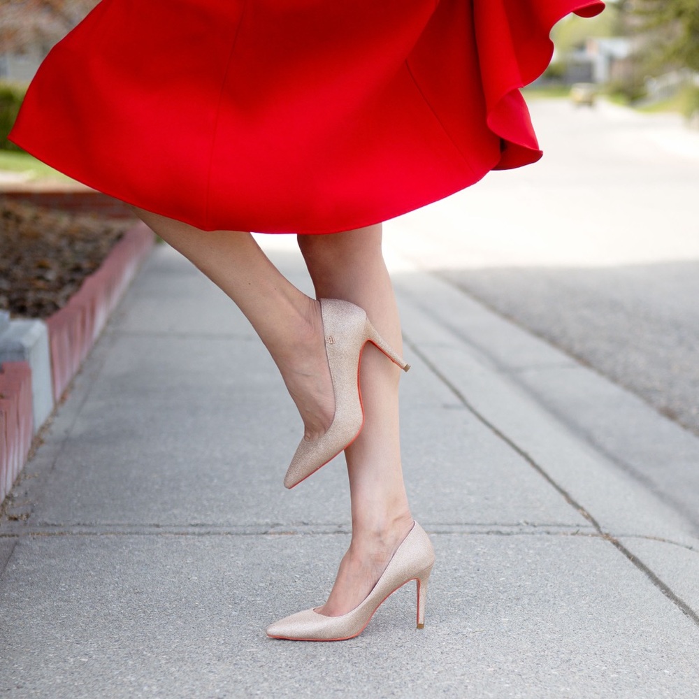New GOLD pumps by CELYN ROZE